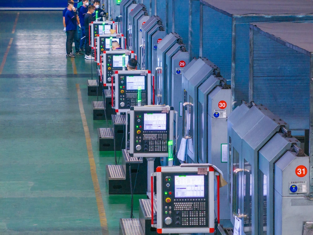 玖方新材精密加工设备生产现场